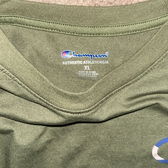 Looks like new / green champion long sleeve shirt - Picture 3 of 3